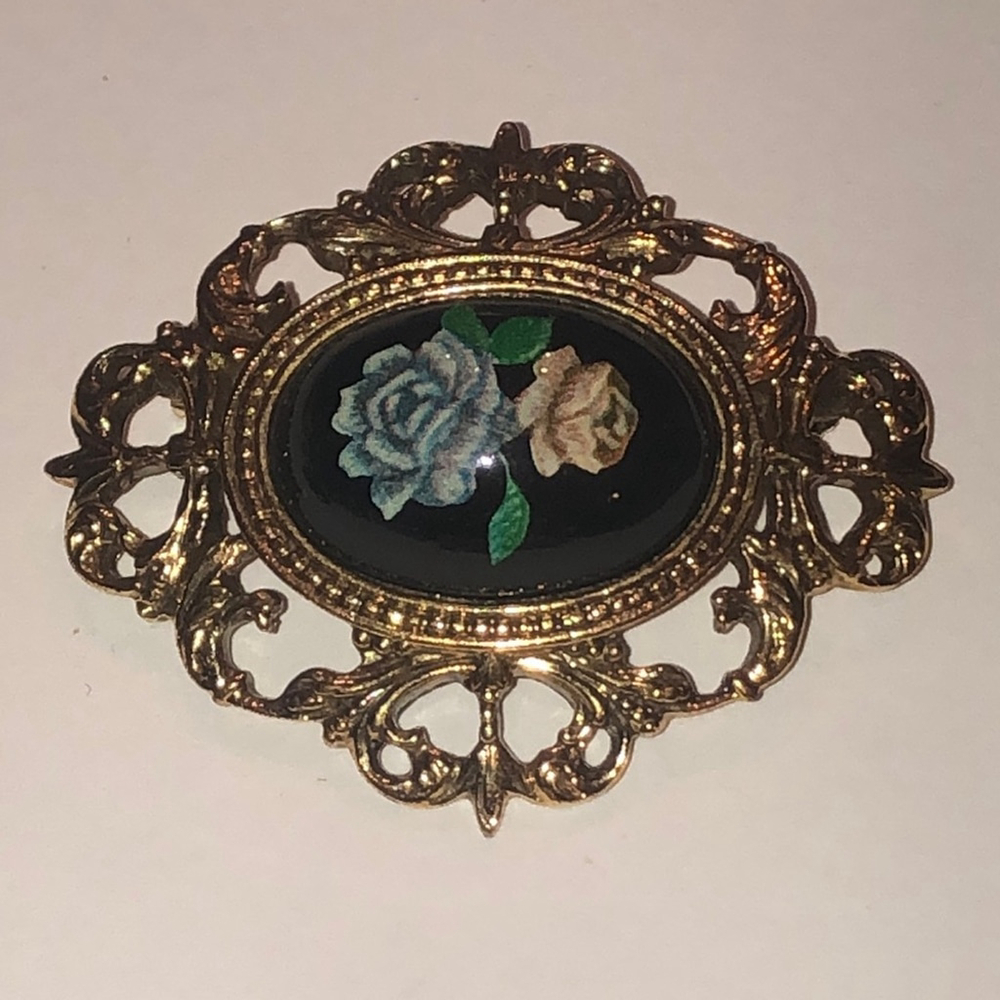 Vintage 1928 ? Brand Gold Tone Black Floral Center Oval Brooch Shoulder Pin